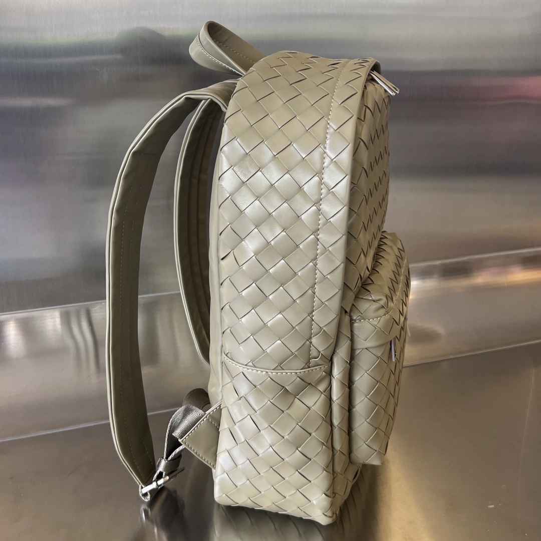 bo*te*ga Ve*ne*ta bv small intrecciato backpack