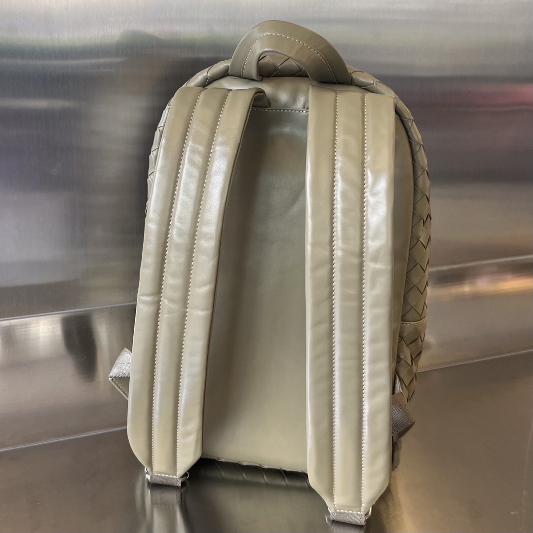 bo*te*ga Ve*ne*ta bv small intrecciato backpack