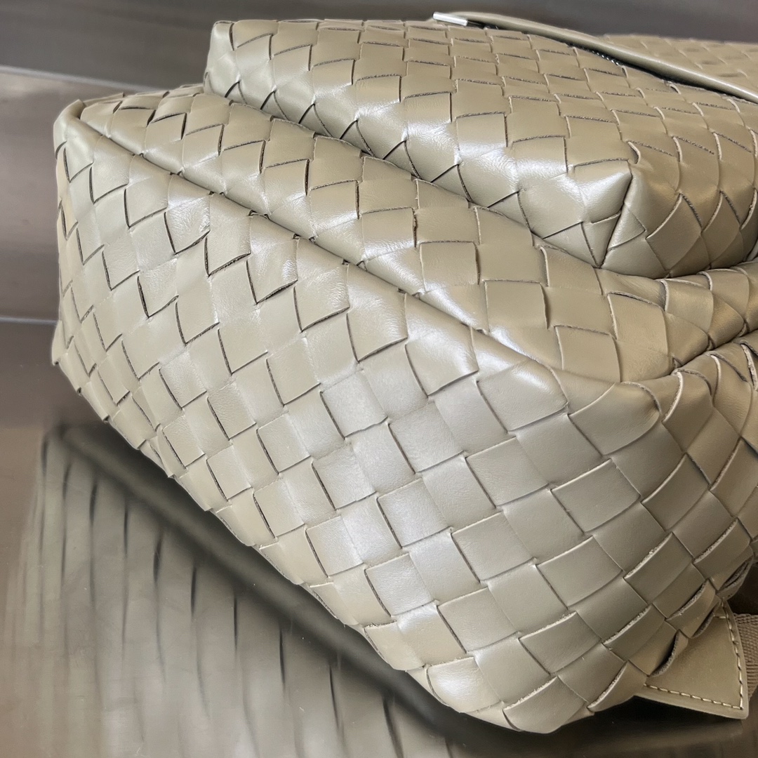 bo*te*ga Ve*ne*ta bv small intrecciato backpack