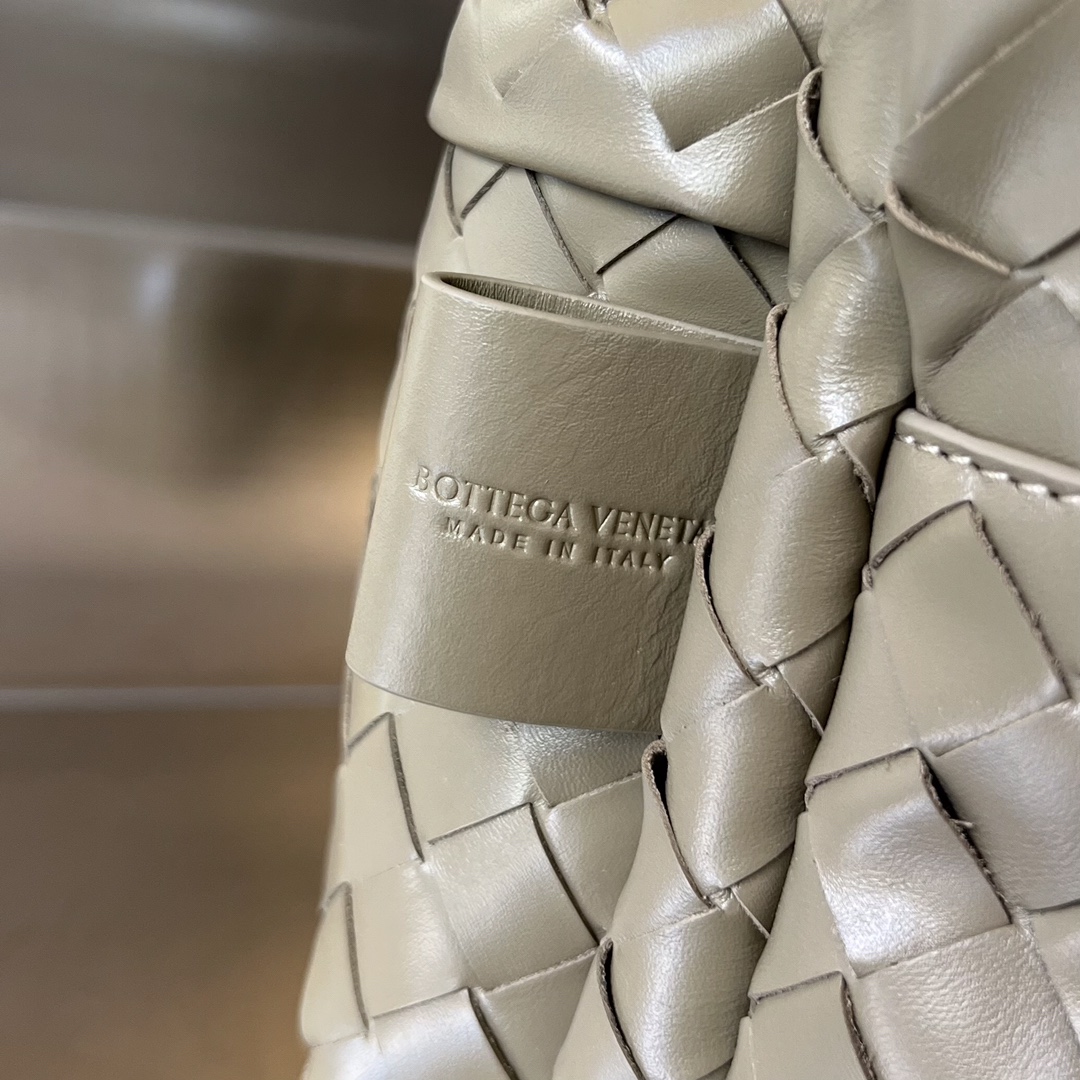 bo*te*ga Ve*ne*ta bv small intrecciato backpack