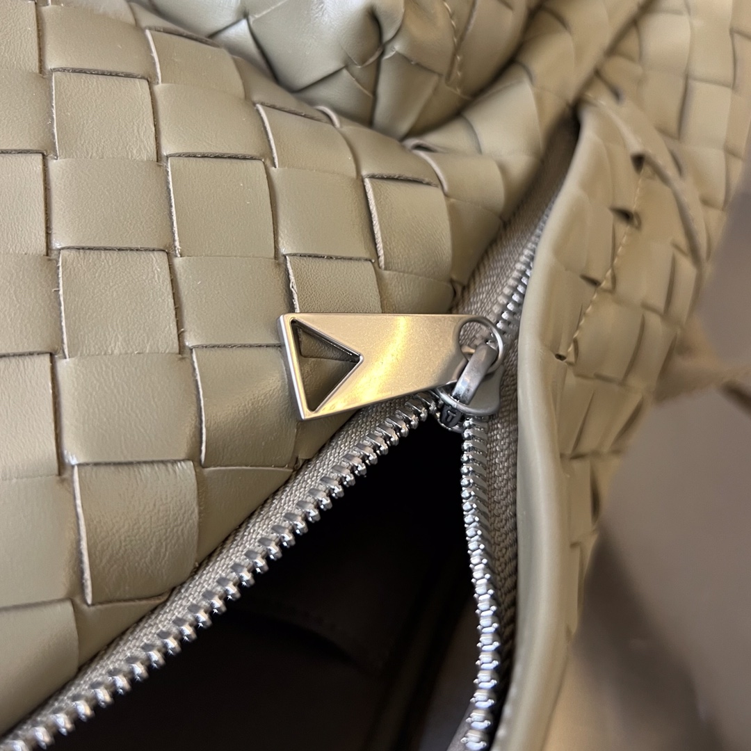 bo*te*ga Ve*ne*ta bv small intrecciato backpack