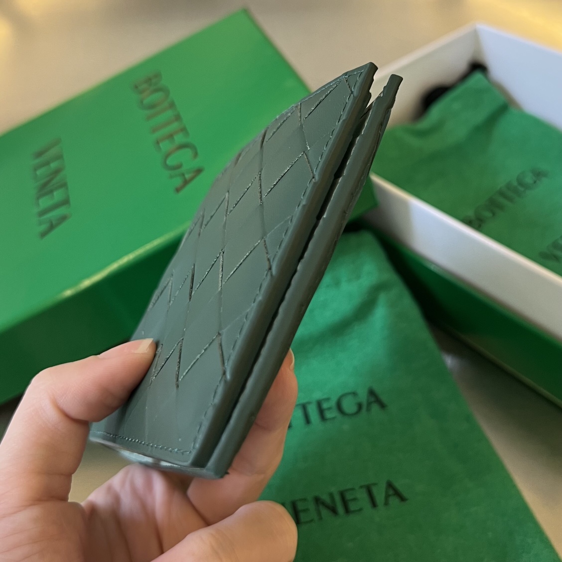 bo*te*ga Ve*ne*ta intrecciato bi-fold wallet