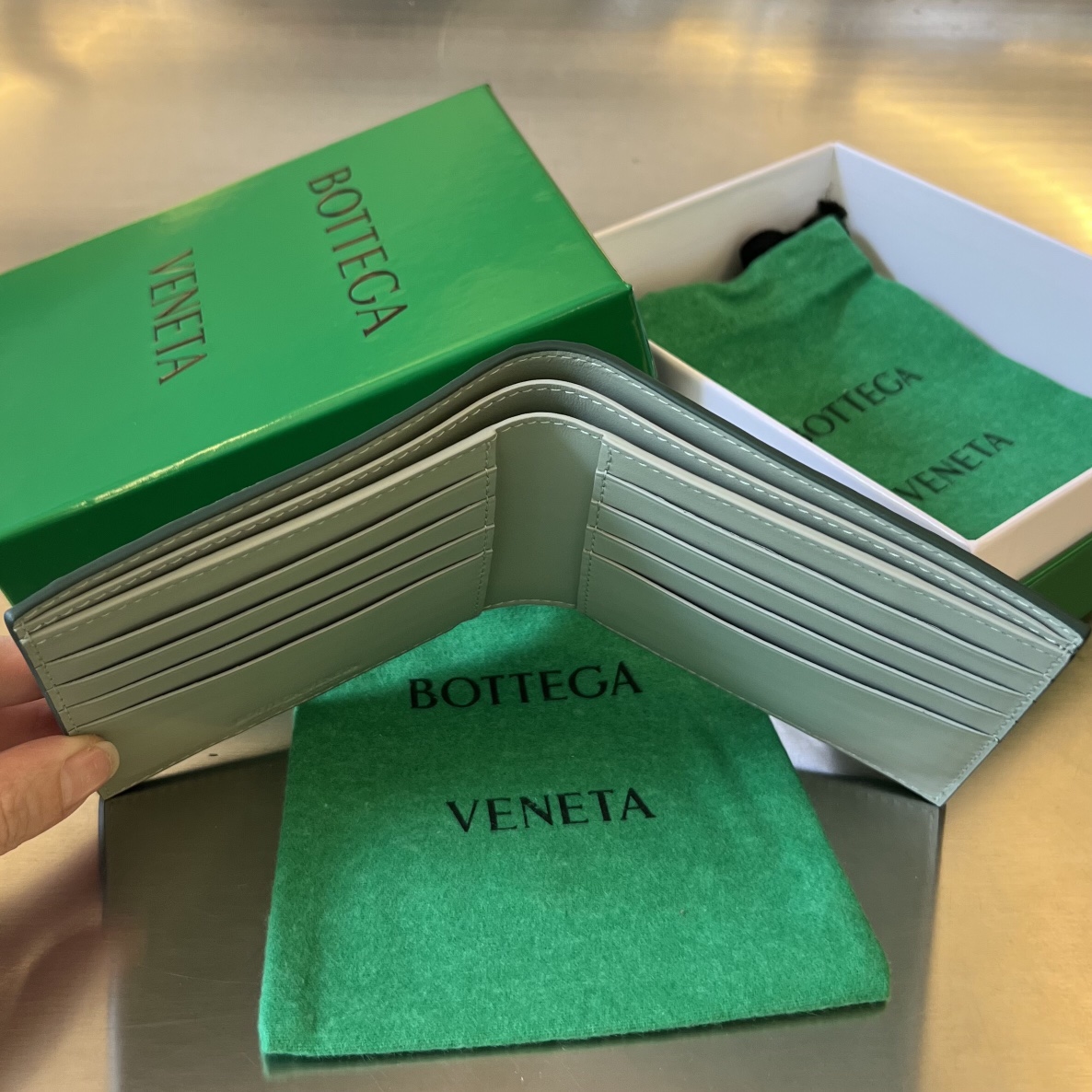 bo*te*ga Ve*ne*ta intrecciato bi-fold wallet
