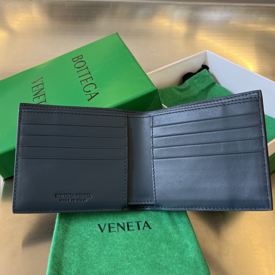 bo*te*ga Ve*ne*ta intrecciato bi-fold wallet