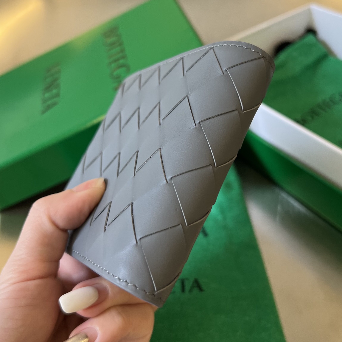 bo*te*ga Ve*ne*ta intrecciato bi-fold wallet