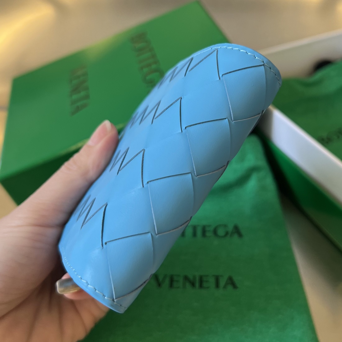 bo*te*ga Ve*ne*ta intrecciato bi-fold wallet