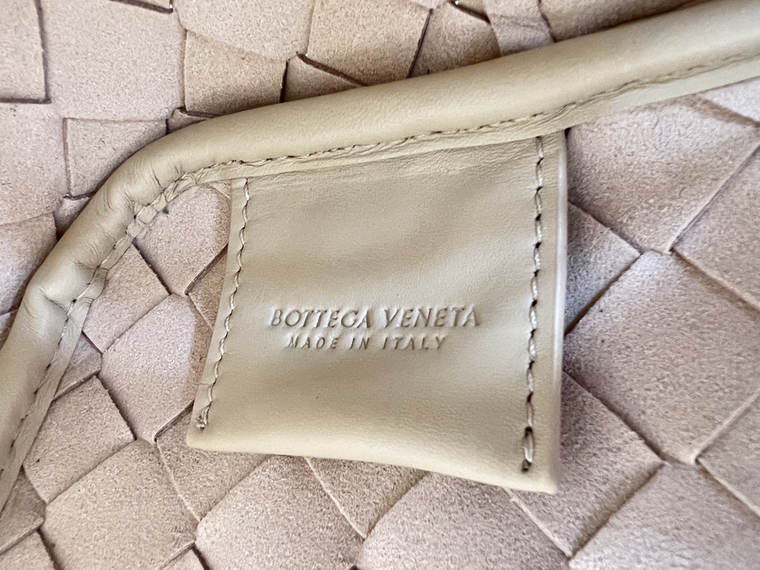 bo*te*ga Ve*ne*ta bv small intrecciato camera bag