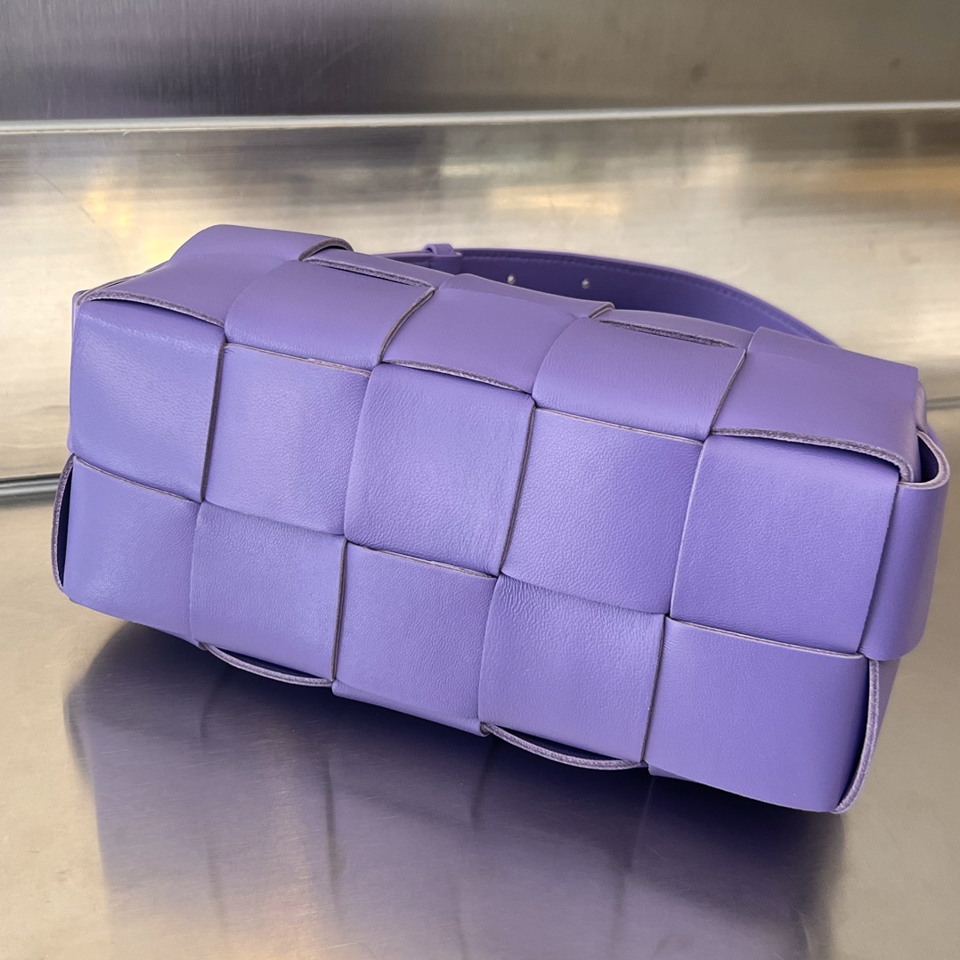 bo*te*ga Ve*ne*ta bv small brick cassette