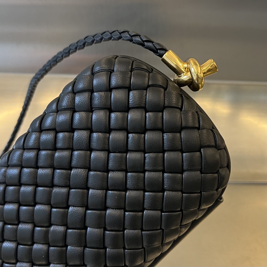 bo*te*ga Ve*ne*ta knot on strap