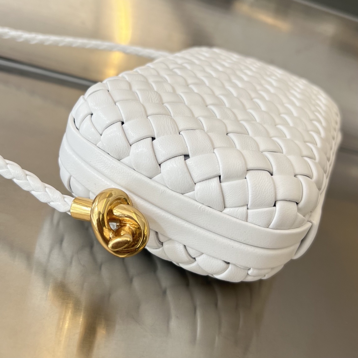 bo*te*ga Ve*ne*ta knot on strap