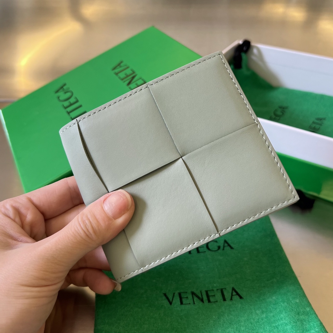 bo*te*ga Ve*ne*ta bv cassette bi-fold wallet