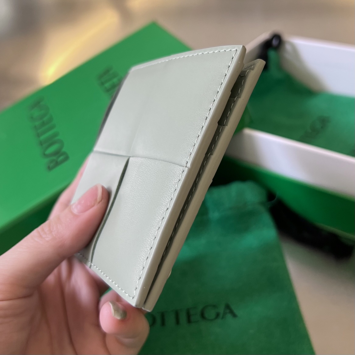 bo*te*ga Ve*ne*ta bv cassette bi-fold wallet