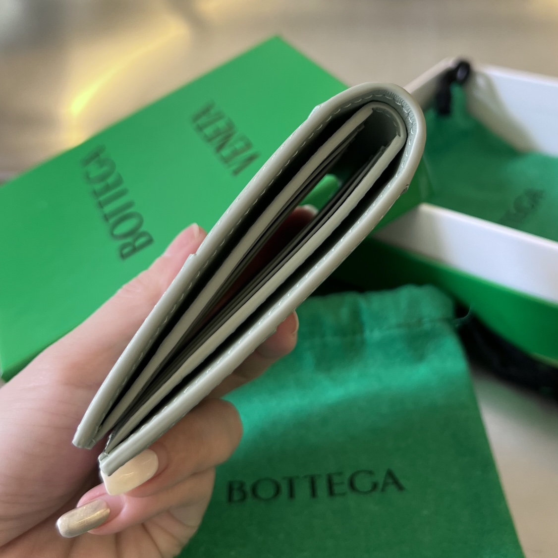 bo*te*ga Ve*ne*ta bv cassette bi-fold wallet