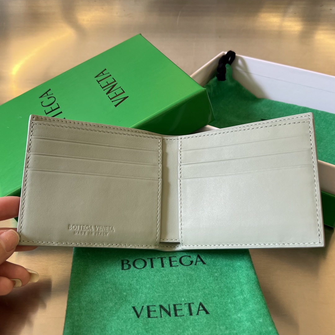 bo*te*ga Ve*ne*ta bv cassette bi-fold wallet