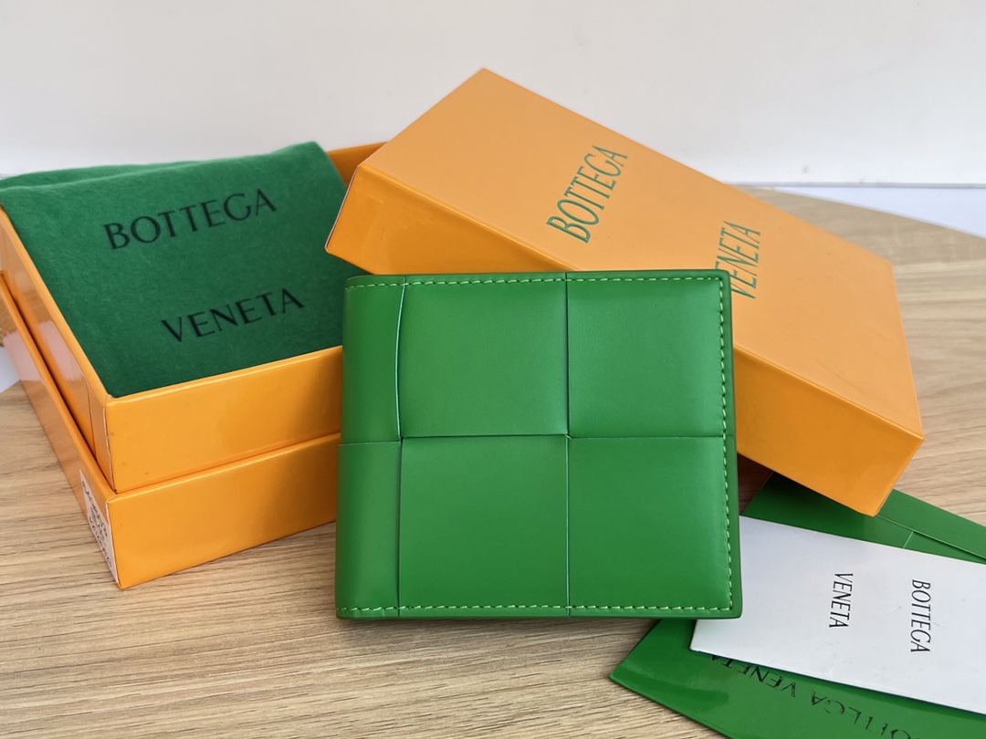 bo*te*ga Ve*ne*ta bv cassette bi-fold wallet
