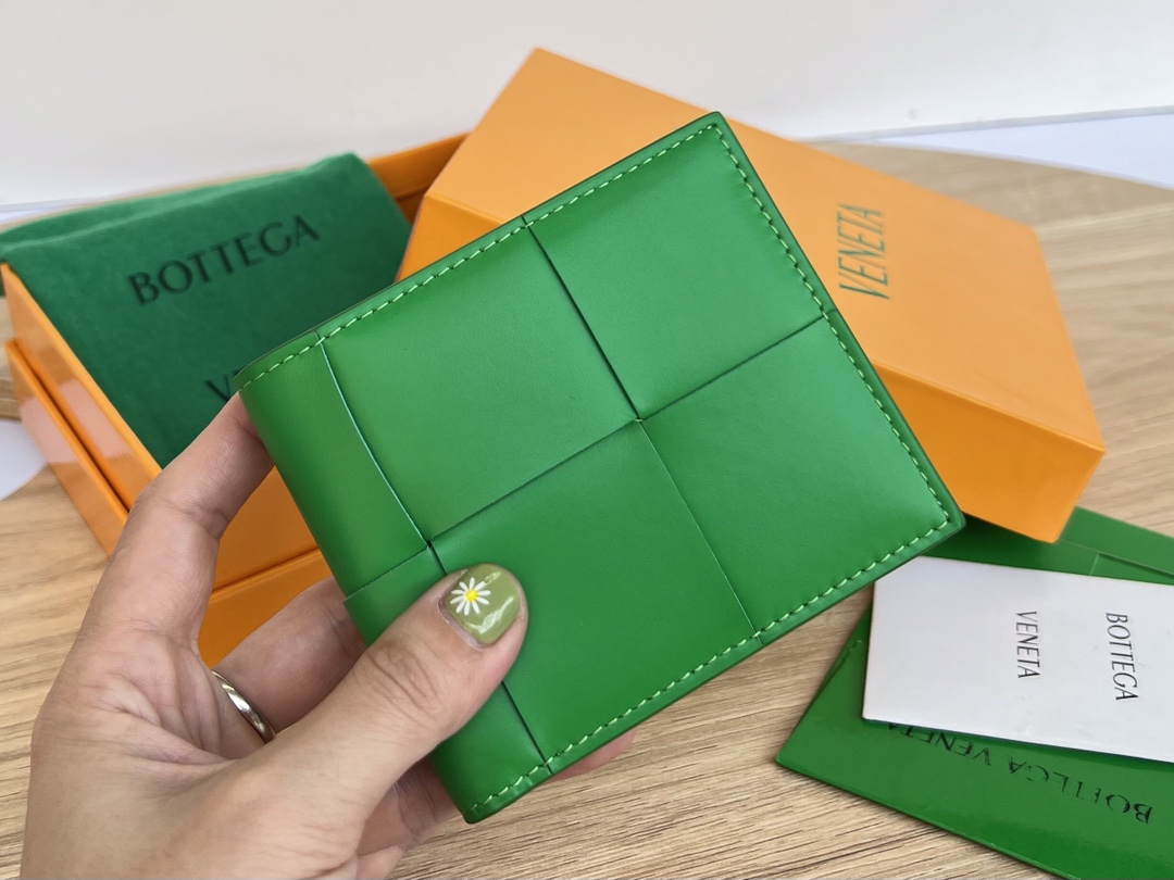 bo*te*ga Ve*ne*ta bv cassette bi-fold wallet