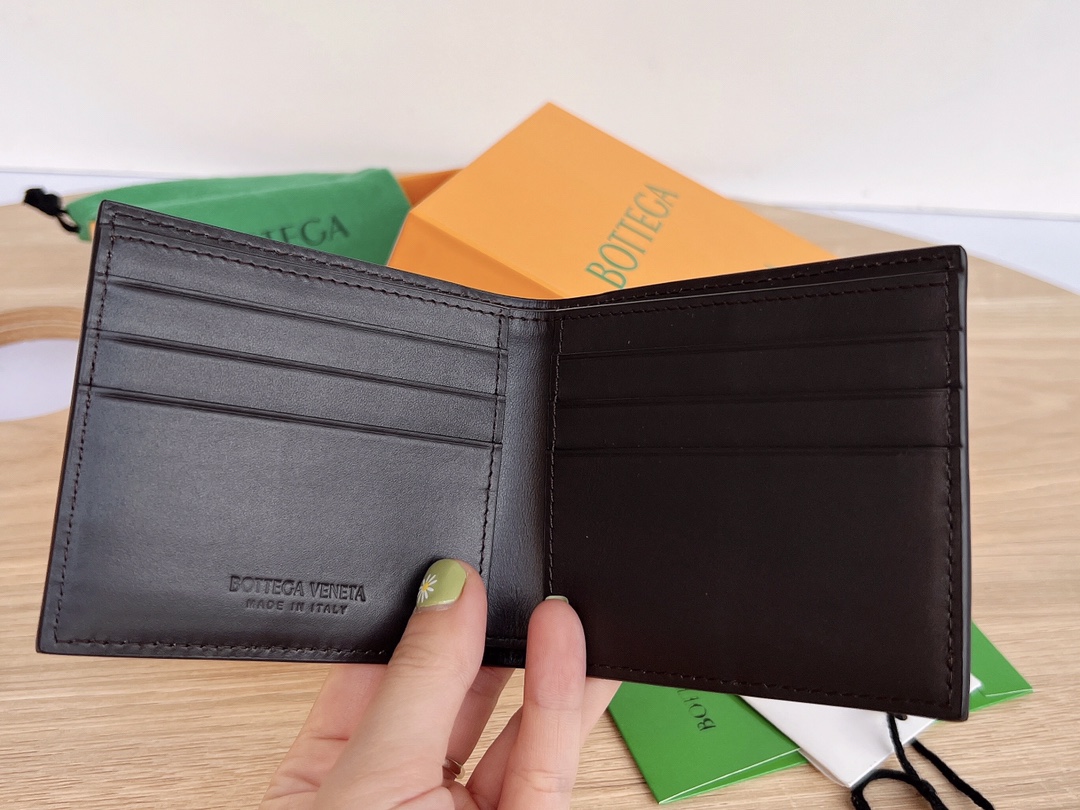 bo*te*ga Ve*ne*ta bv cassette bi-fold wallet