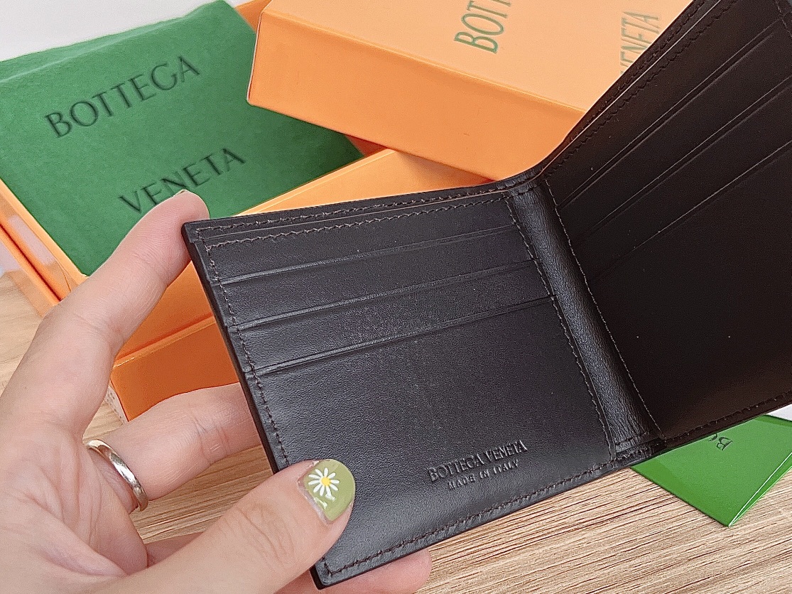 bo*te*ga Ve*ne*ta bv cassette bi-fold wallet