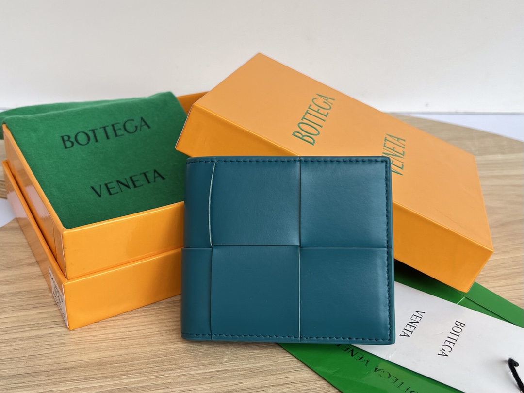 bo*te*ga Ve*ne*ta bv cassette bi-fold wallet
