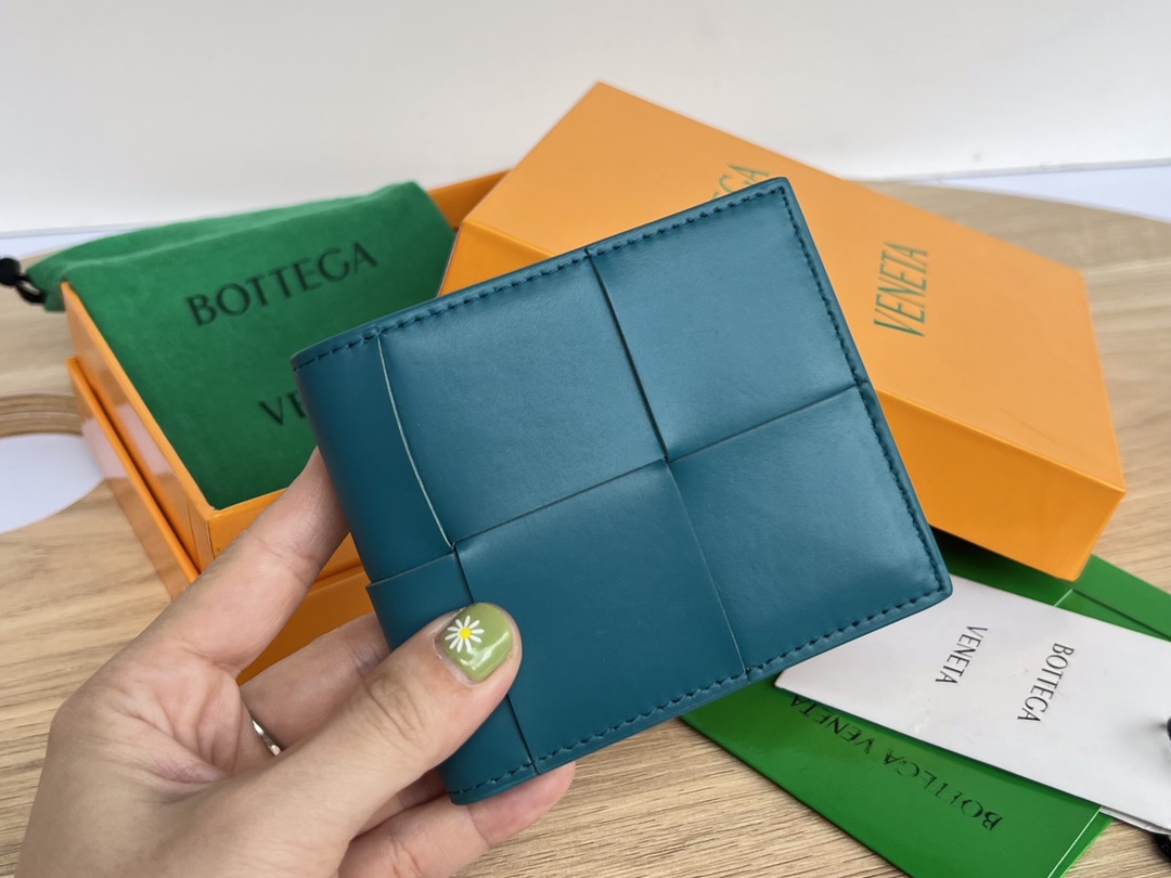 bo*te*ga Ve*ne*ta bv cassette bi-fold wallet