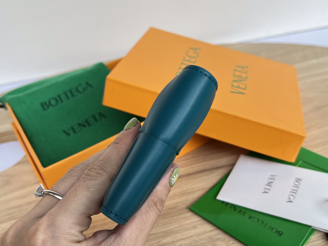 bo*te*ga Ve*ne*ta bv cassette bi-fold wallet