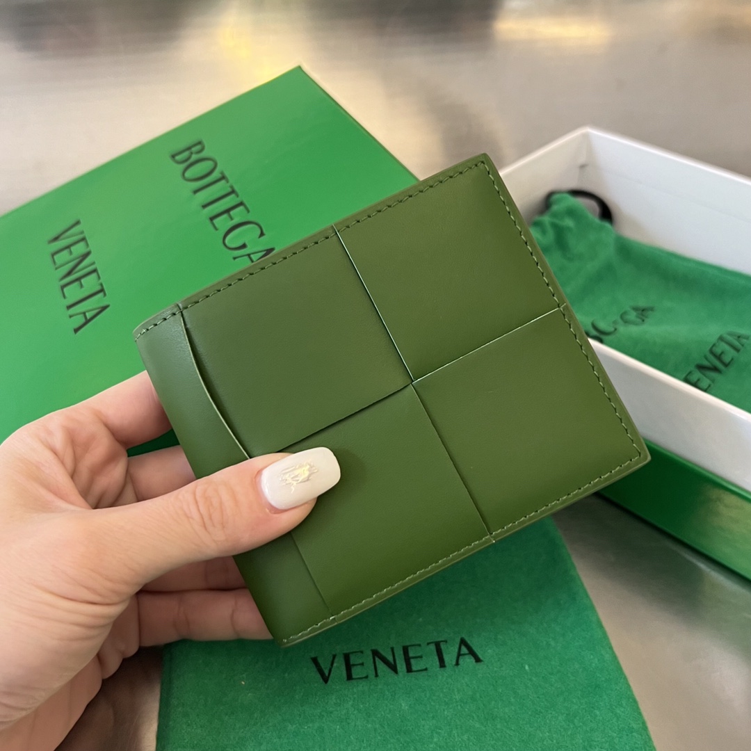 bo*te*ga Ve*ne*ta bv cassette bi-fold wallet