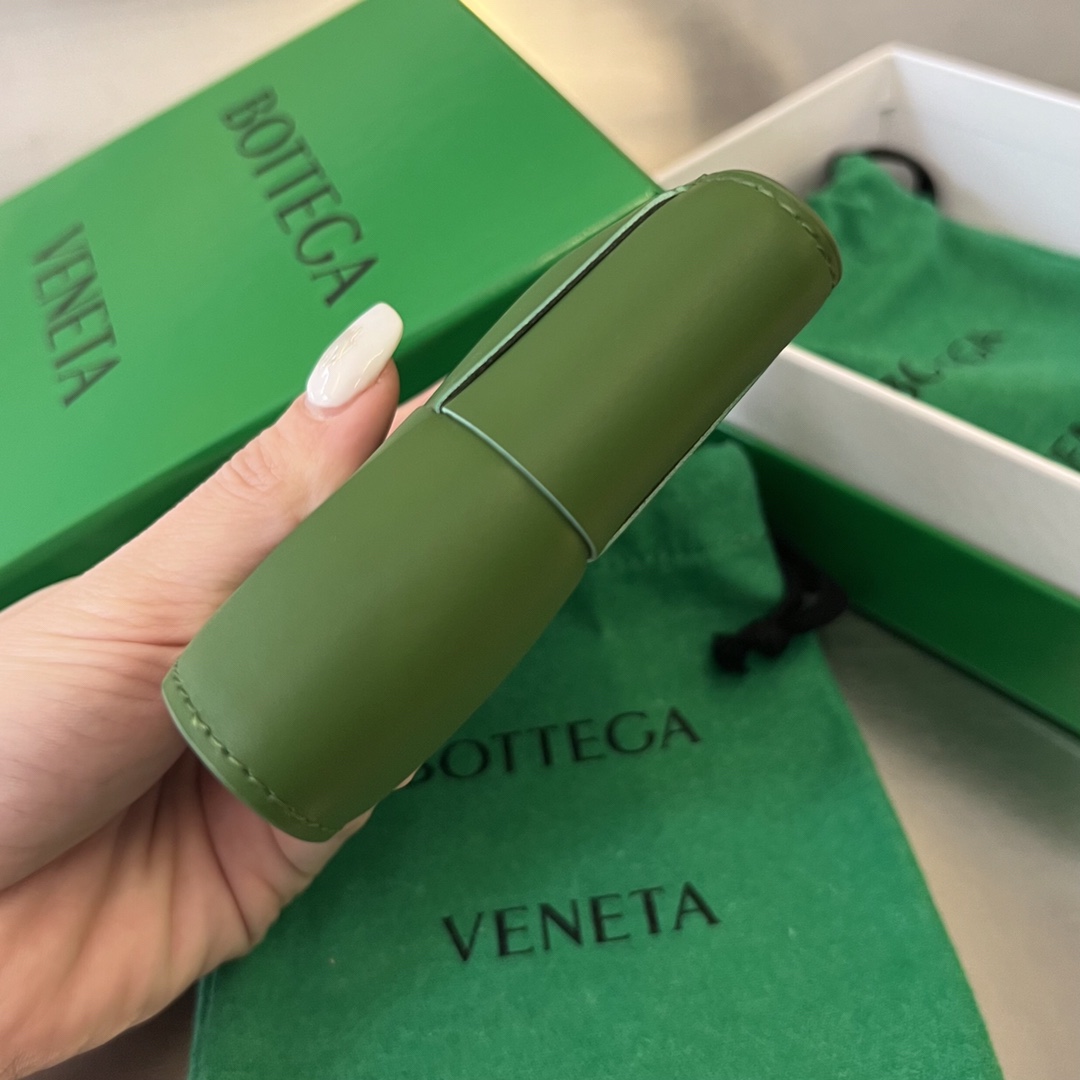 bo*te*ga Ve*ne*ta bv cassette bi-fold wallet