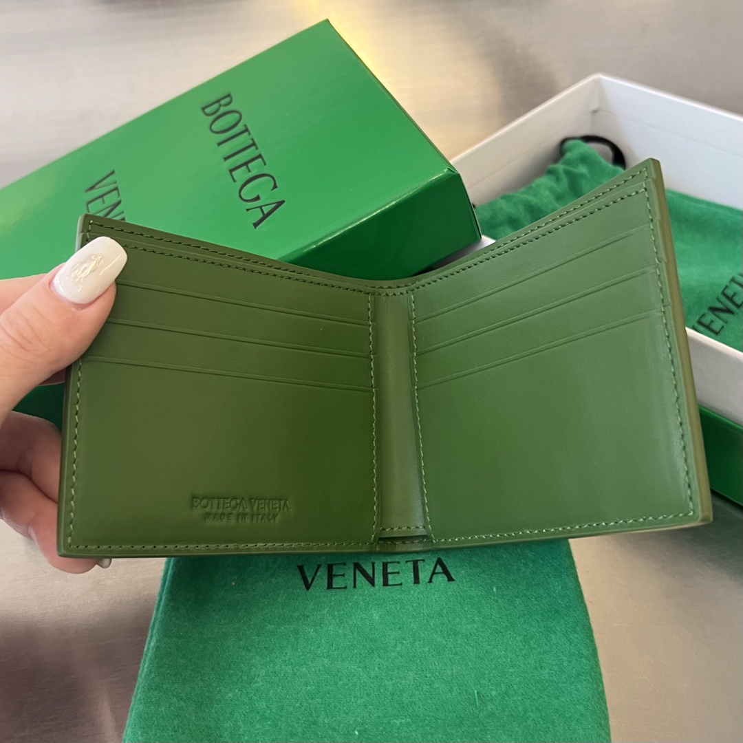 bo*te*ga Ve*ne*ta bv cassette bi-fold wallet