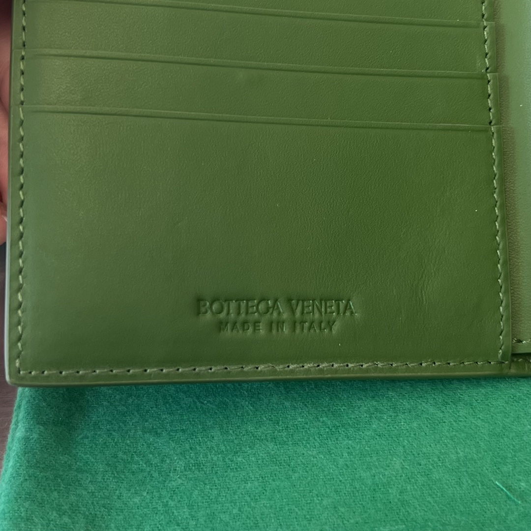 bo*te*ga Ve*ne*ta bv cassette bi-fold wallet