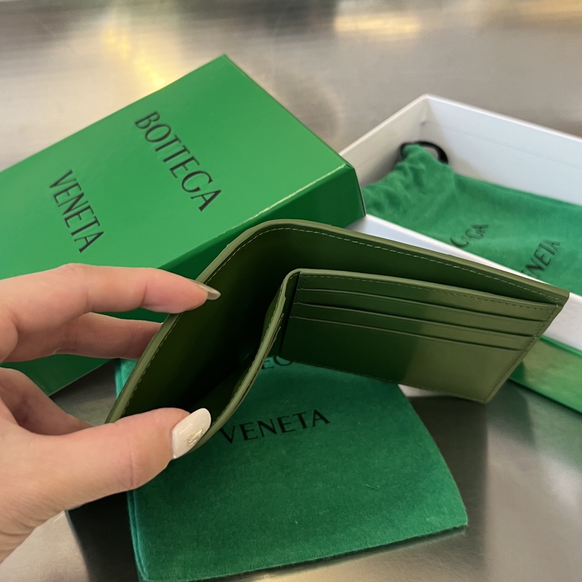 bo*te*ga Ve*ne*ta bv cassette bi-fold wallet