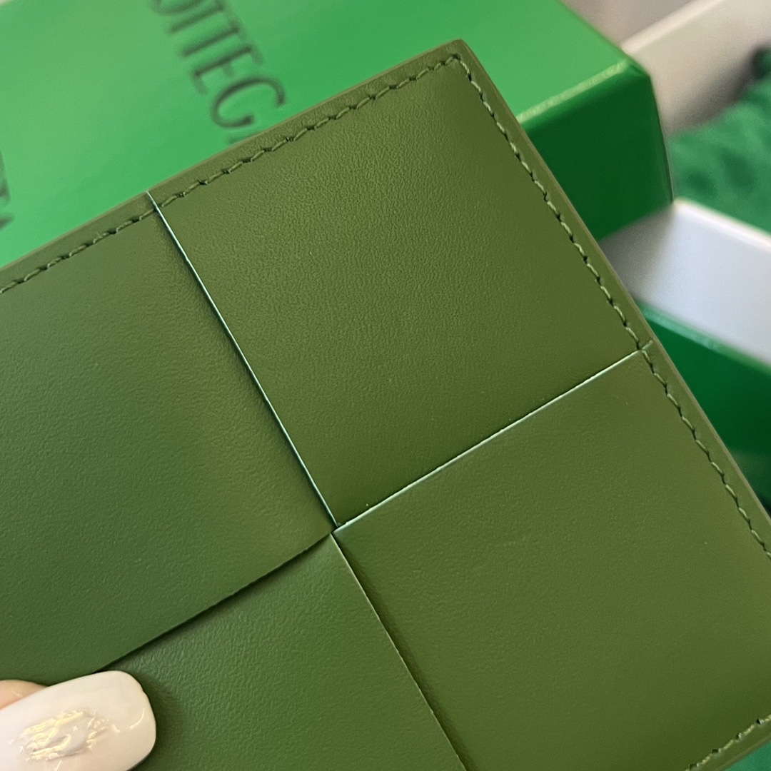 bo*te*ga Ve*ne*ta bv cassette bi-fold wallet