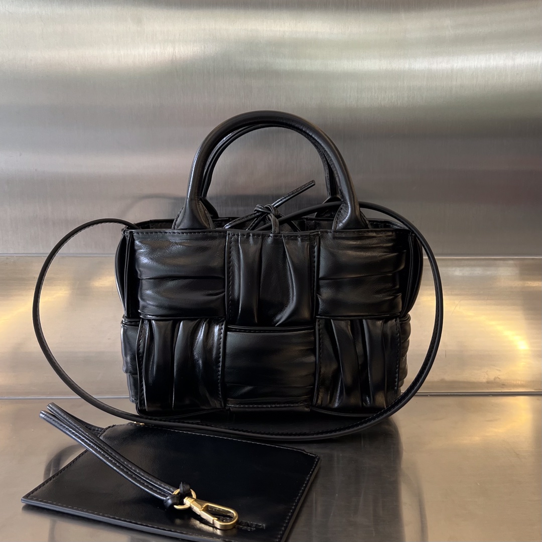 bo*te*ga Ve*ne*ta bv candy arco tote bag