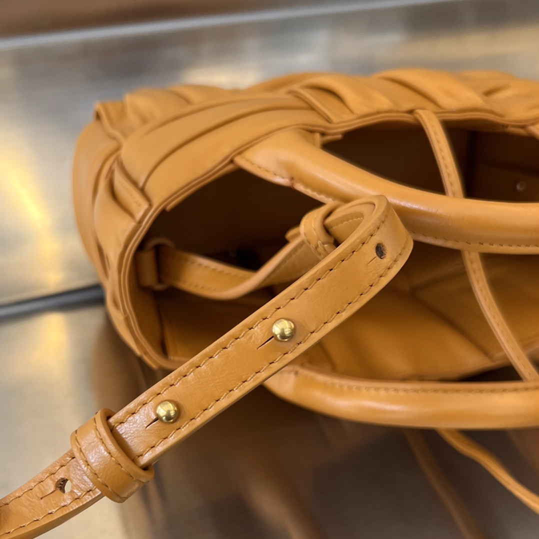 bo*te*ga Ve*ne*ta bv candy arco tote bag