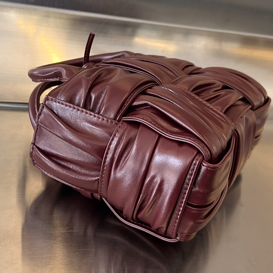 bo*te*ga Ve*ne*ta bv candy arco tote bag