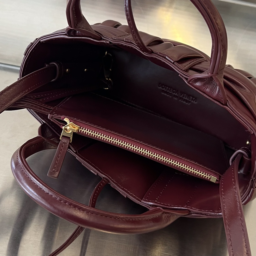 bo*te*ga Ve*ne*ta bv candy arco tote bag