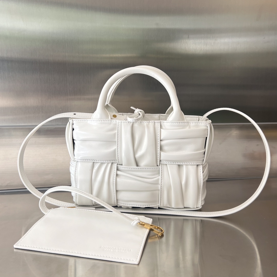 bo*te*ga Ve*ne*ta bv candy arco tote bag