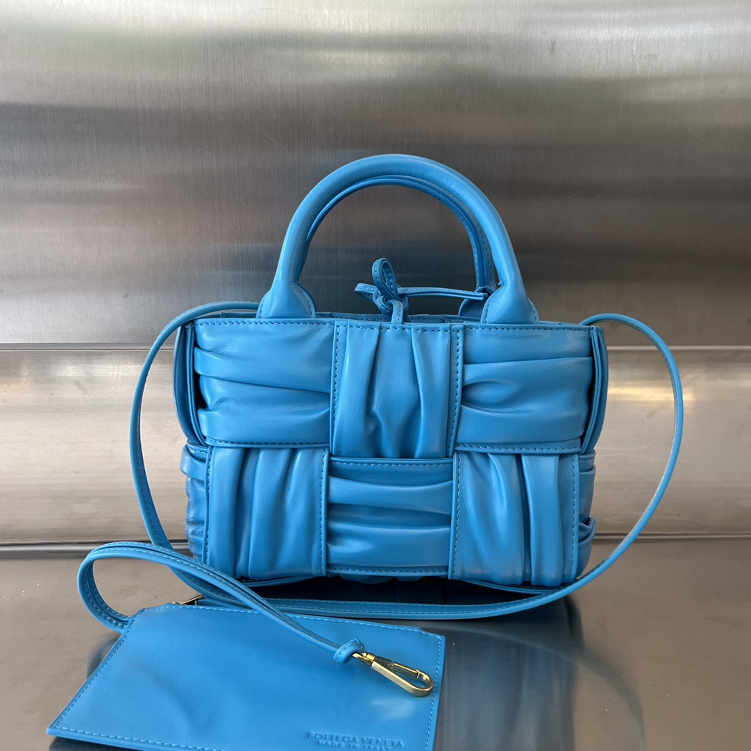 bo*te*ga Ve*ne*ta bv candy arco tote bag