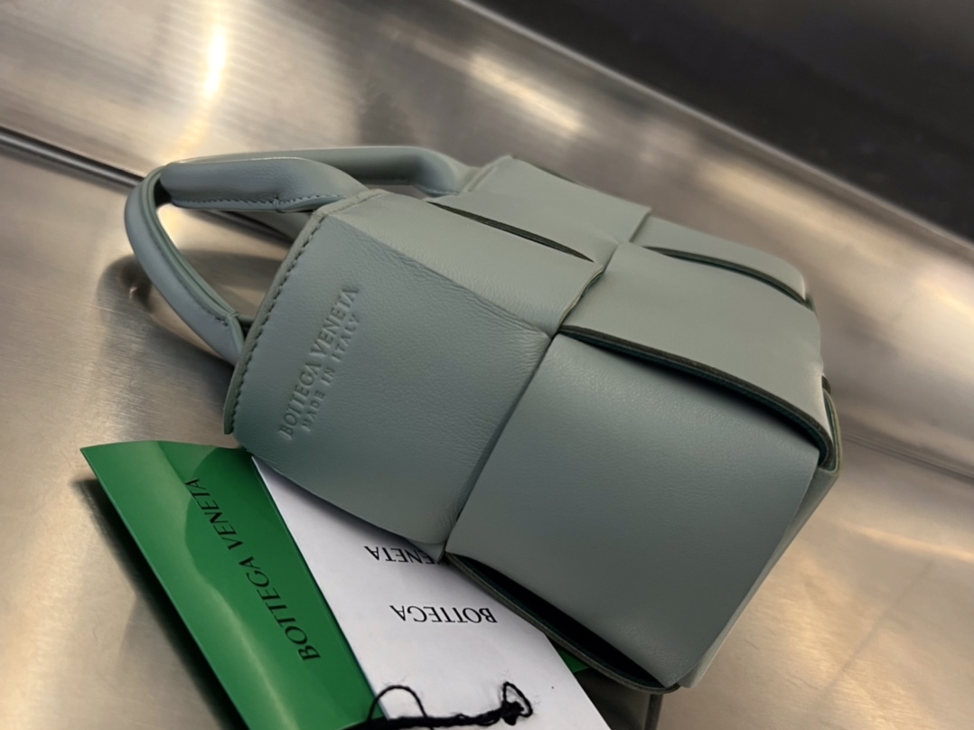bo*te*ga Ve*ne*ta bv candy arco tote bag