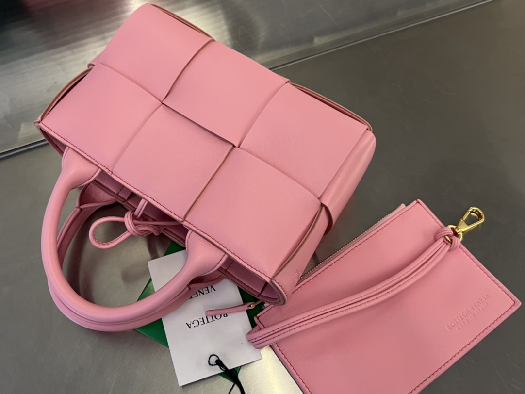 bo*te*ga Ve*ne*ta bv candy arco tote bag
