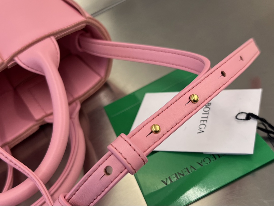 bo*te*ga Ve*ne*ta bv candy arco tote bag