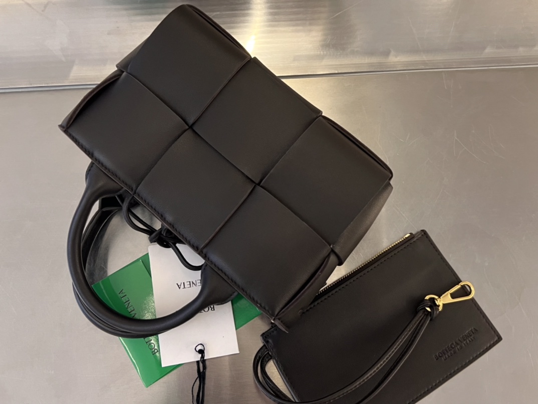 bo*te*ga Ve*ne*ta bv candy arco tote bag
