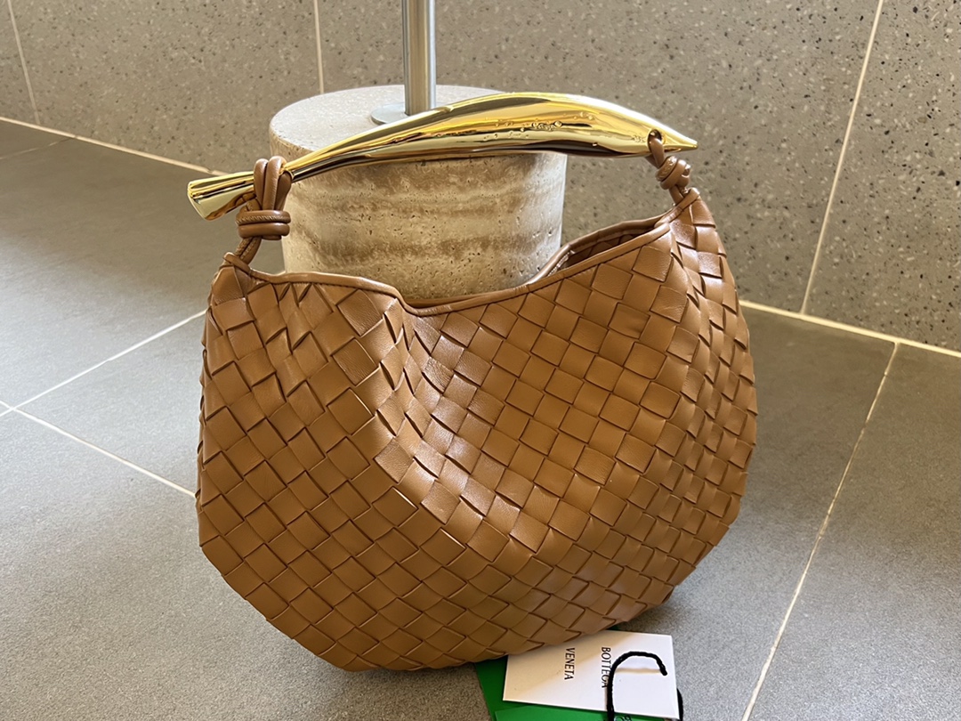 bo*te*ga Ve*ne*ta sardine top handle bag