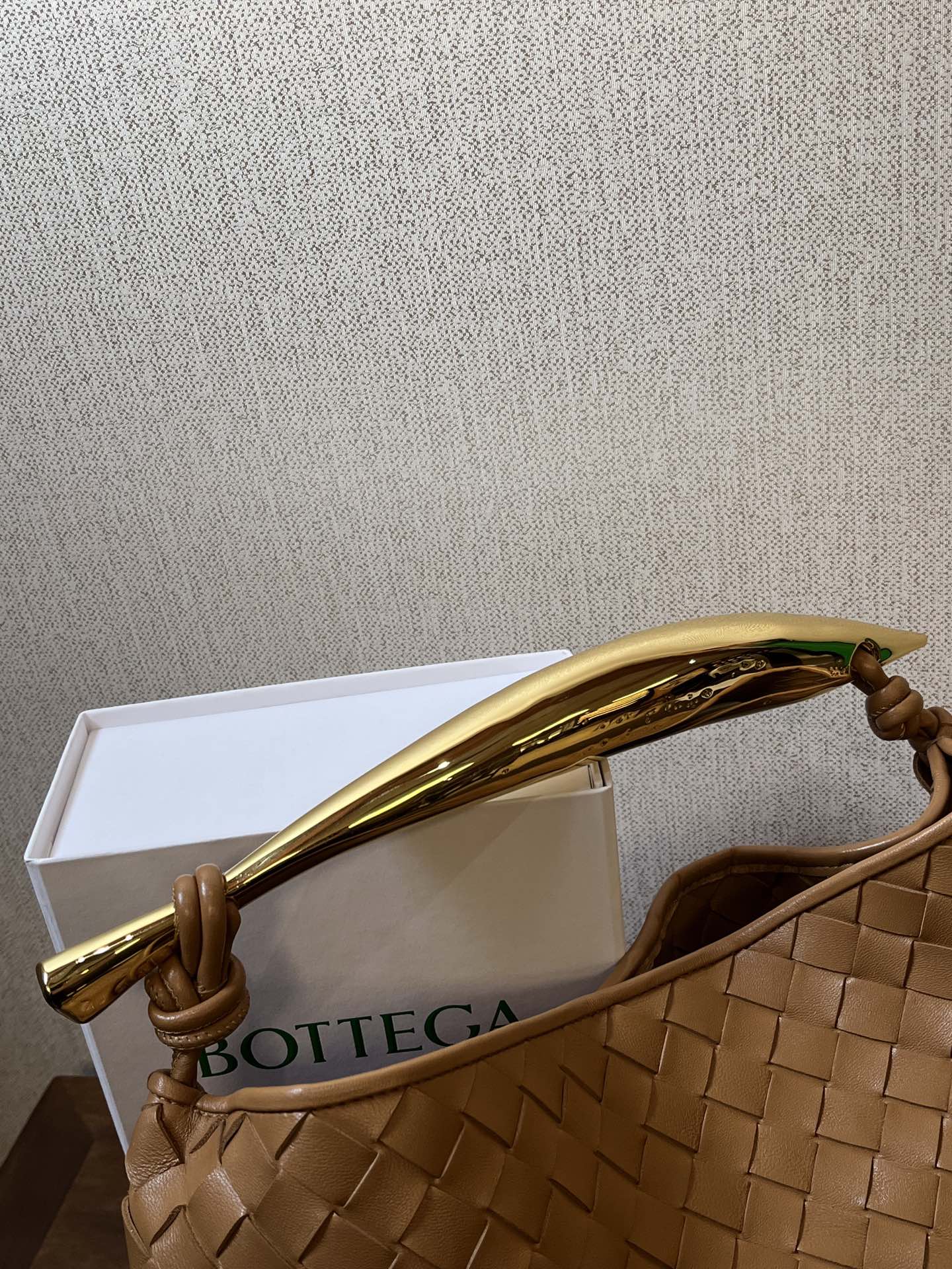 bo*te*ga Ve*ne*ta sardine top handle bag