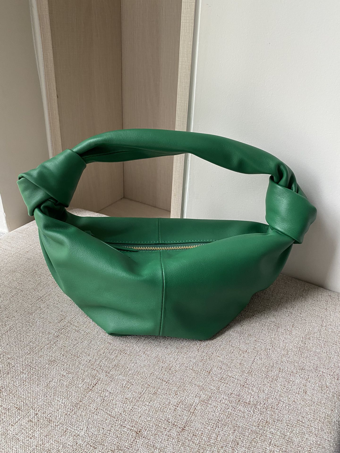 bo*te*ga Ve*ne*ta double knot top handle