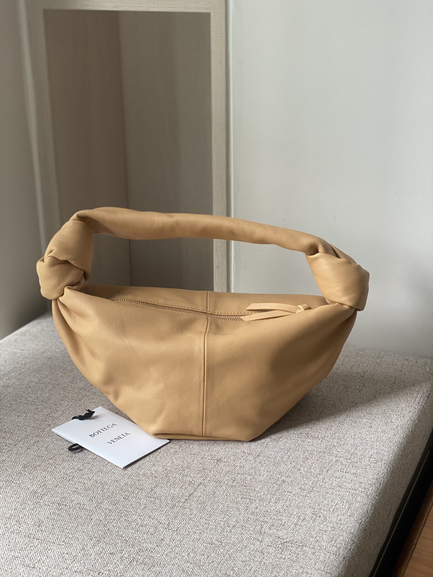 bo*te*ga Ve*ne*ta double knot top handle