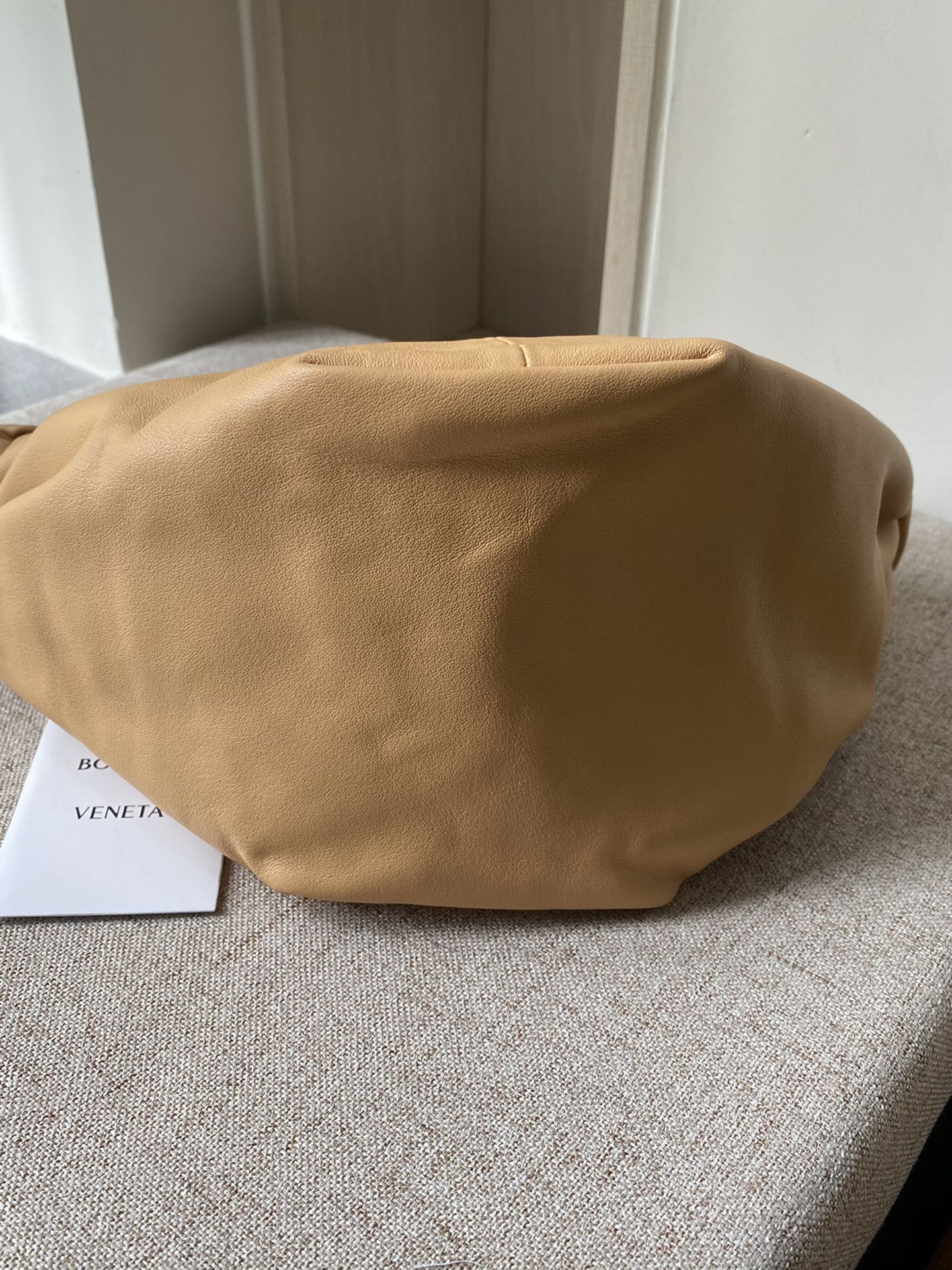 bo*te*ga Ve*ne*ta double knot top handle