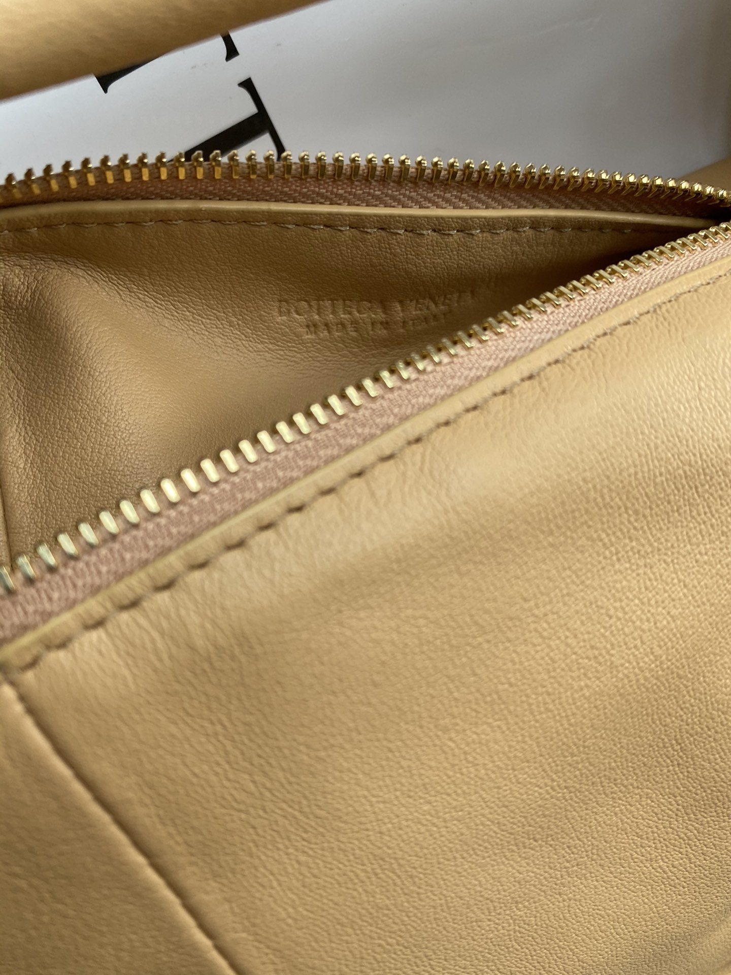 bo*te*ga Ve*ne*ta double knot top handle