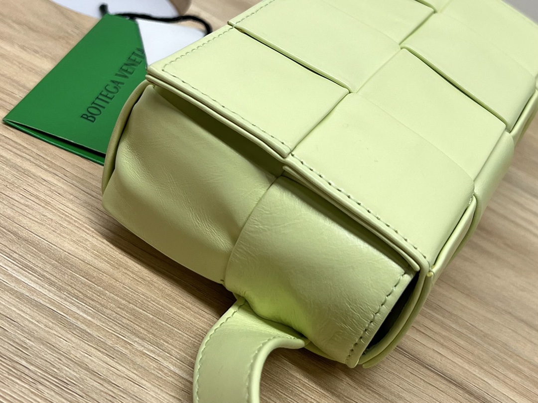 bo*te*ga Ve*ne*ta cassette waist bag
