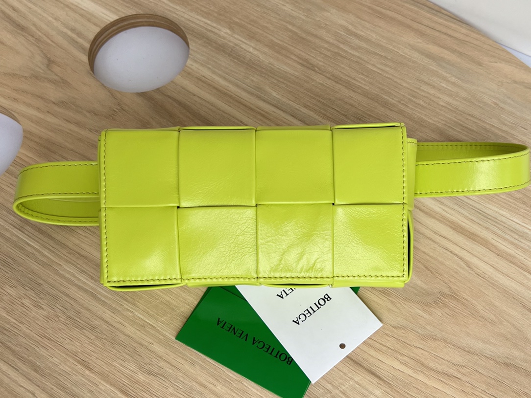bo*te*ga Ve*ne*ta cassette waist bag