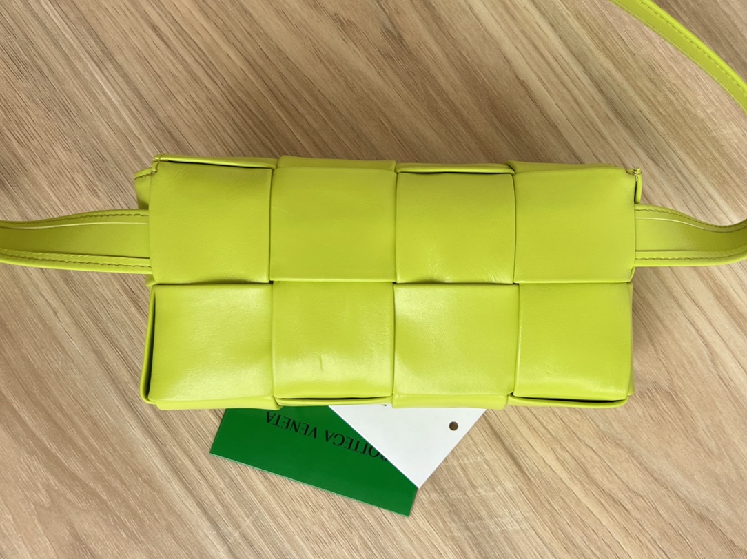 bo*te*ga Ve*ne*ta cassette waist bag